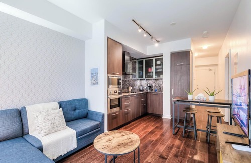 Toronto Entertainment District Apartment | York Street Suites Toronto