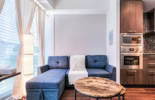 Toronto Entertainment District Apartment | York Street Suites Toronto