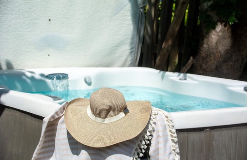 Bryngwran Cottage | Coach House - sleeps 6 guests in 3 bedrooms