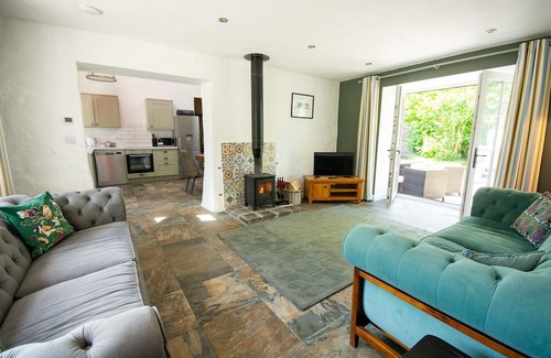 Bryngwran Cottage | Coach House - sleeps 6 guests in 3 bedrooms