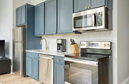 French Quarter Hotel | Full Hotel | Steps to French Quarter & Best Dining | Prime Canal St Location