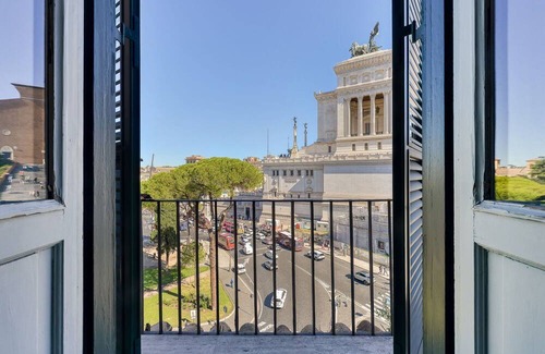 Campitelli Apartment | Luxury Dolce Vita Dream Ara Coeli Escape