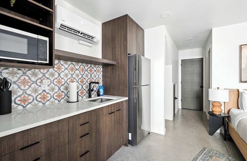 Kerns Apartment | Kerns Studio Near Coffee, Dining & Transit