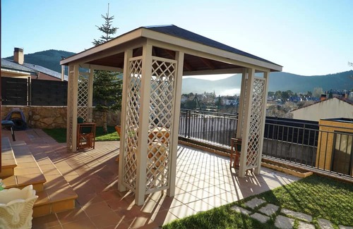 San Rafael House | Holiday Home 'Nootka' with Mountain View, Private Garden and Wi-Fi