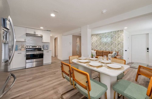 Cocoa House | Cocoa Hideaway w/Air Hockey + Darts + Beach Gear