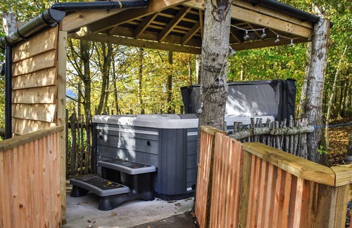 Presteigne Cottage | Acre Luxury Lodges-Cedar Lodge