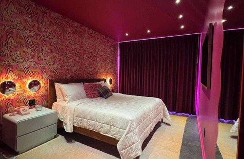 Cherokee Triangle Hotel | Hotel Hilo - Room 203