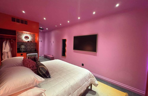 Cherokee Triangle Hotel | Hotel Hilo - Room 202