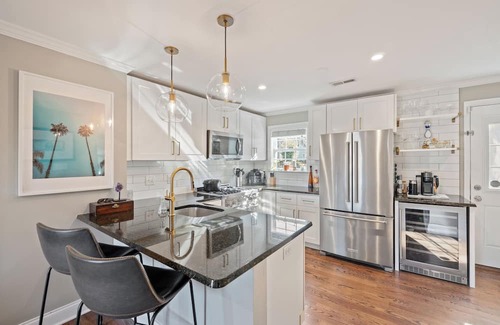 Biddleville House | Bright & Stylish Home near Uptown - 3BR 2B + Outdoor