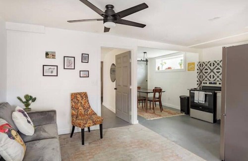 Southtown Cottage | Charming cottage with AC in lovely San Antonio