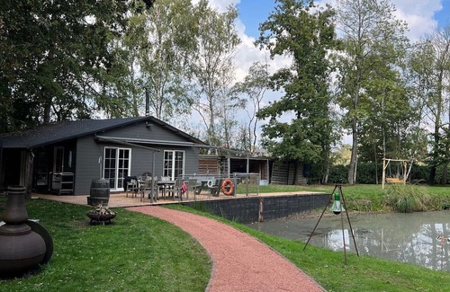 Gierle Ski Chalet | Romantic chalet on the waterfront