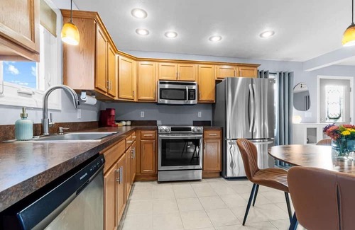 Willowick House | Bright, modern, and cozy Willowick retreat, 20 minutes from downtown Cleveland!