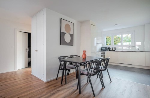 Dietikon District Apartment | Blueground | Dietikon, balcony, nr Park