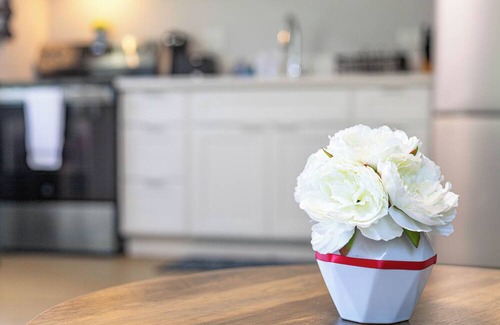 Pacific Heights Apartment | Aloha Comfort Stay One Bedroom/Patio