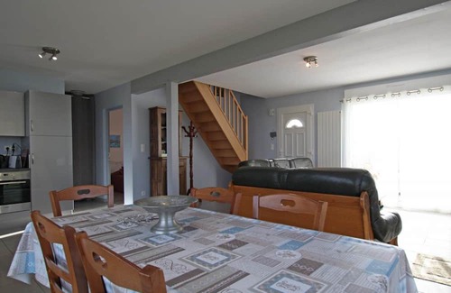 Montfarville Cottage | Modern wooden house, near Barfleur, WiFi, bikes, private garden