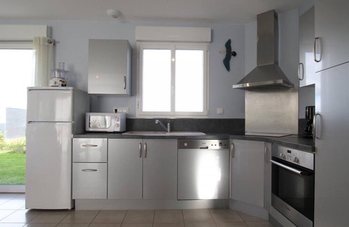 Montfarville Cottage | Modern wooden house, near Barfleur, WiFi, bikes, private garden