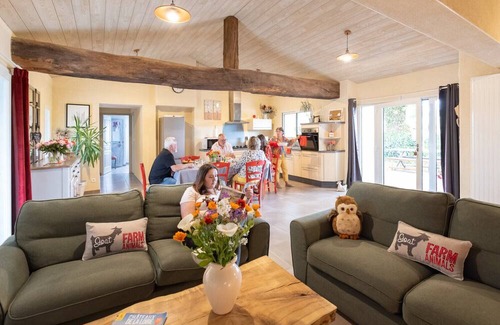 Bouzille House | Gîte "au petit bonheur"