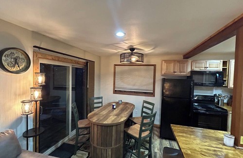 Wakefield Condo | Cozy 1B/1B Condo w/Massage Chair & Jetted Tub!