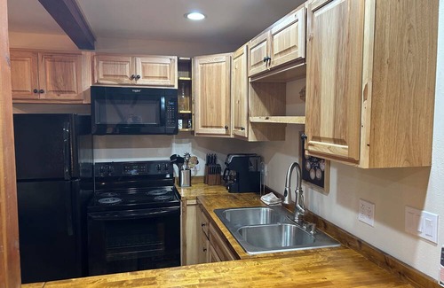 Wakefield Condo | Cozy 1B/1B Condo w/Massage Chair & Jetted Tub!