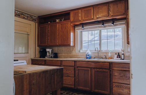 Squires Cabin | Rustic Elegance in the Ozarks — Stay at the Historic Hilton Inn