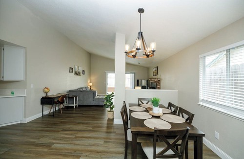 Turlock House | Spacious 4-Bedroom Retreat in a Quiet Neighborhood w/3-Car Garage