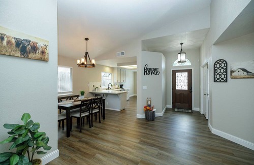 Turlock House | Spacious 4-Bedroom Retreat in a Quiet Neighborhood w/3-Car Garage