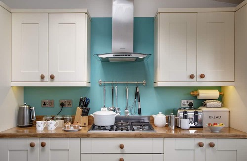 Crediton Cottage | A stylish and comfortable countryside cottage set on a charming working farm