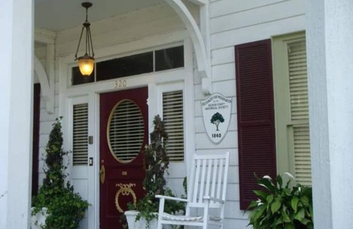 Bainbridge Bed & Breakfast | Commodore Bed & Breakfast/Commodore Suite