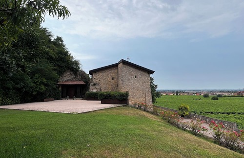 Colognola ai Colli Villa | Villa in the rock, 5000 m2 of garden, 4 bedrooms, immersed in the vineyards