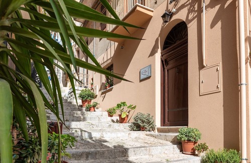 Caccamo Apartment | Accessible Double Room with Balcony, Wi-Fi, and Air Conditioning