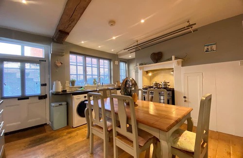 Marlborough House | 17th century Coach House - Pet & Family Friendly