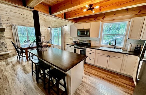 Salol Cabin | Cabin/bunkhouse for hockey teams, bird watchers, ATV/Snowmobilers, family events