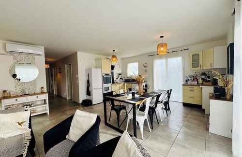 Theuville House | Maison Campagne Meublée Tourisme * * * 15 min from Chartres with Jacuzzi