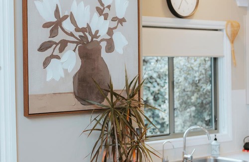 Kangaroo Valley Cabin | Jimmy’s Cabin in Kangaroo Valey. Kangaroos, Kookaburras, sleeps 4!