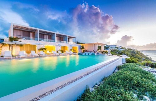 Providenciales Hotel | Secluded Oceanfront Sanctuary – Bright Suite w/Scenic Terrace