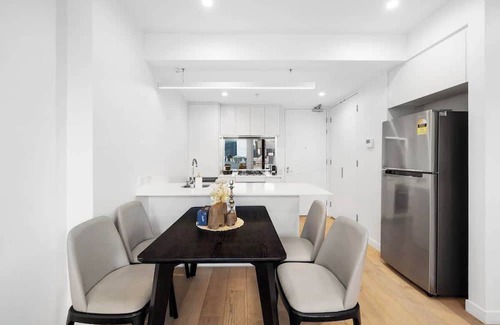 Spring Hill Apartment | Stylish 2BR Retreat Walk to shop & Local Hotspots
