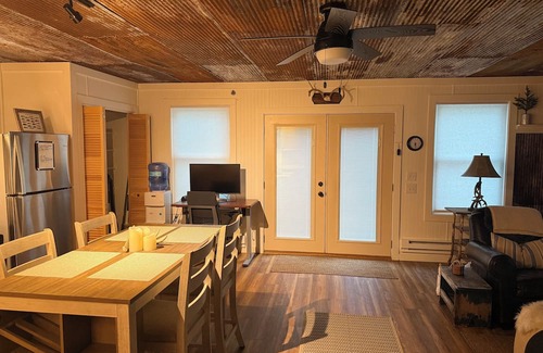 La Cygne Cabin | Ember Lake Retreat LakeFront Getaway LaCygne