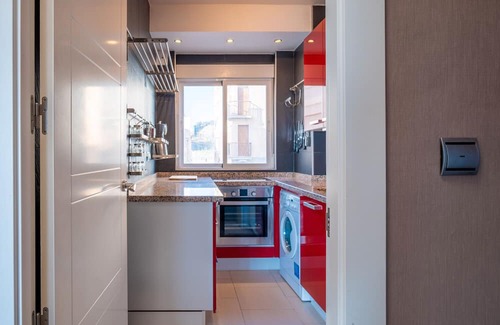 Torrenueva Apartment | Apartment 'Frente Al Mar Y A Pie De Playa' with Balcony, Wi-Fi and Air Conditioning