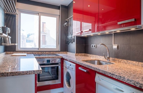 Torrenueva Apartment | Apartment 'Frente Al Mar Y A Pie De Playa' with Balcony, Wi-Fi and Air Conditioning