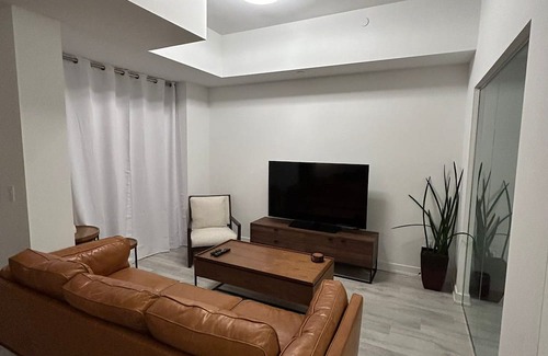 Port Credit House | Chic retreat in the heart of Beautiful Port Credit
