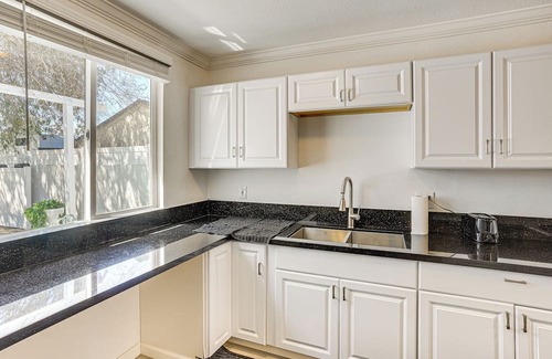 El Rancho House | 12 Mi to Downtown LA: Quiet Getaway w/Patio