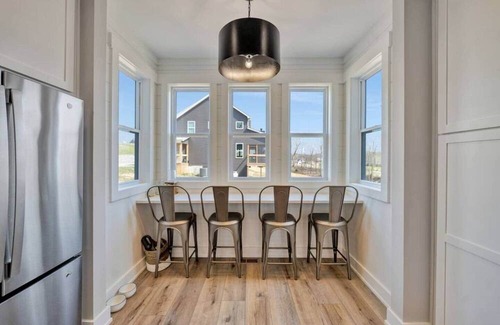 Clarkson House | Luxury Nolin Lake Private Retreat | Sleeps 14