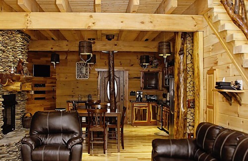 Henlawson Cabin | Deluxe 4 Bedroom 4-1/2 Bath Log Cabin With Theater Room
