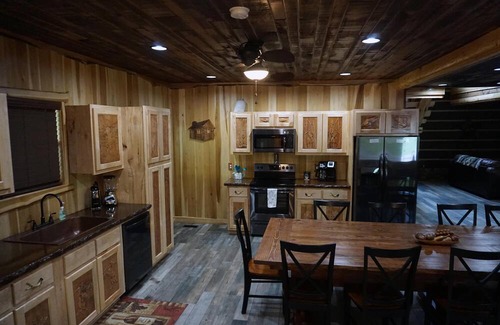 Henlawson Cabin | 6-Bedroom Master Deluxe, 5.5-Bath Log Cabin with Theater Room