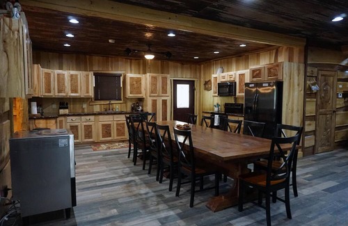 Henlawson Cabin | 6-Bedroom Master Deluxe, 5.5-Bath Log Cabin with Theater Room