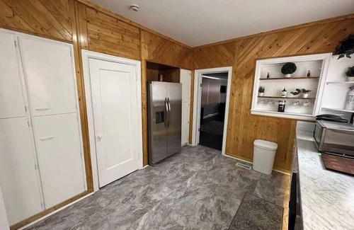 Stollings House | Spacious four-bedroom home