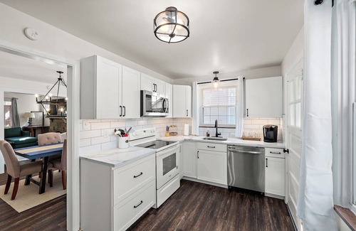 Sewickley House | tCharming Sewickley Village House, 2BR + Office/Futon, Walk to Shops