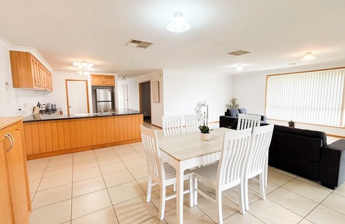 Estella House | 4 Pinnacle Place, Estella