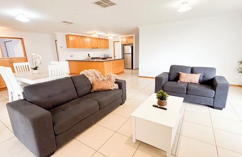 Estella House | 4 Pinnacle Place, Estella