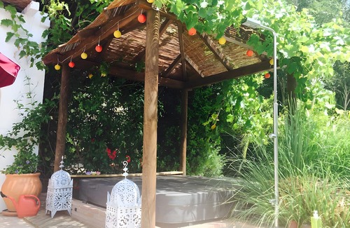 Los Cortijillos House | Holiday Home 'Villa Eden' with Mountain View, Wi-Fi and Air Conditioning